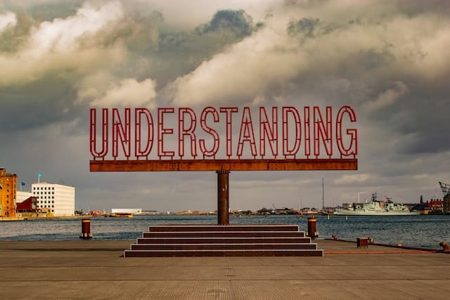 A big Understanding sign - lessons in communication